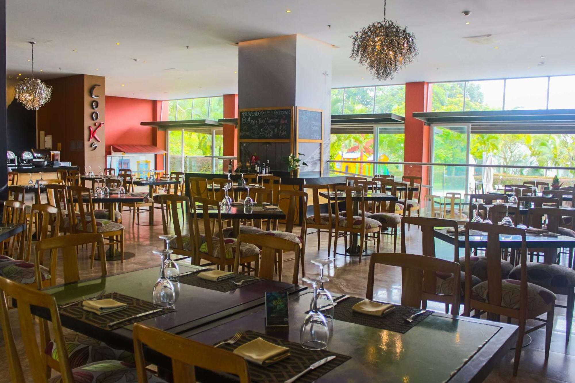 Sonesta Hotel Pereira Cerritos Exterior photo The interior of the restaurant